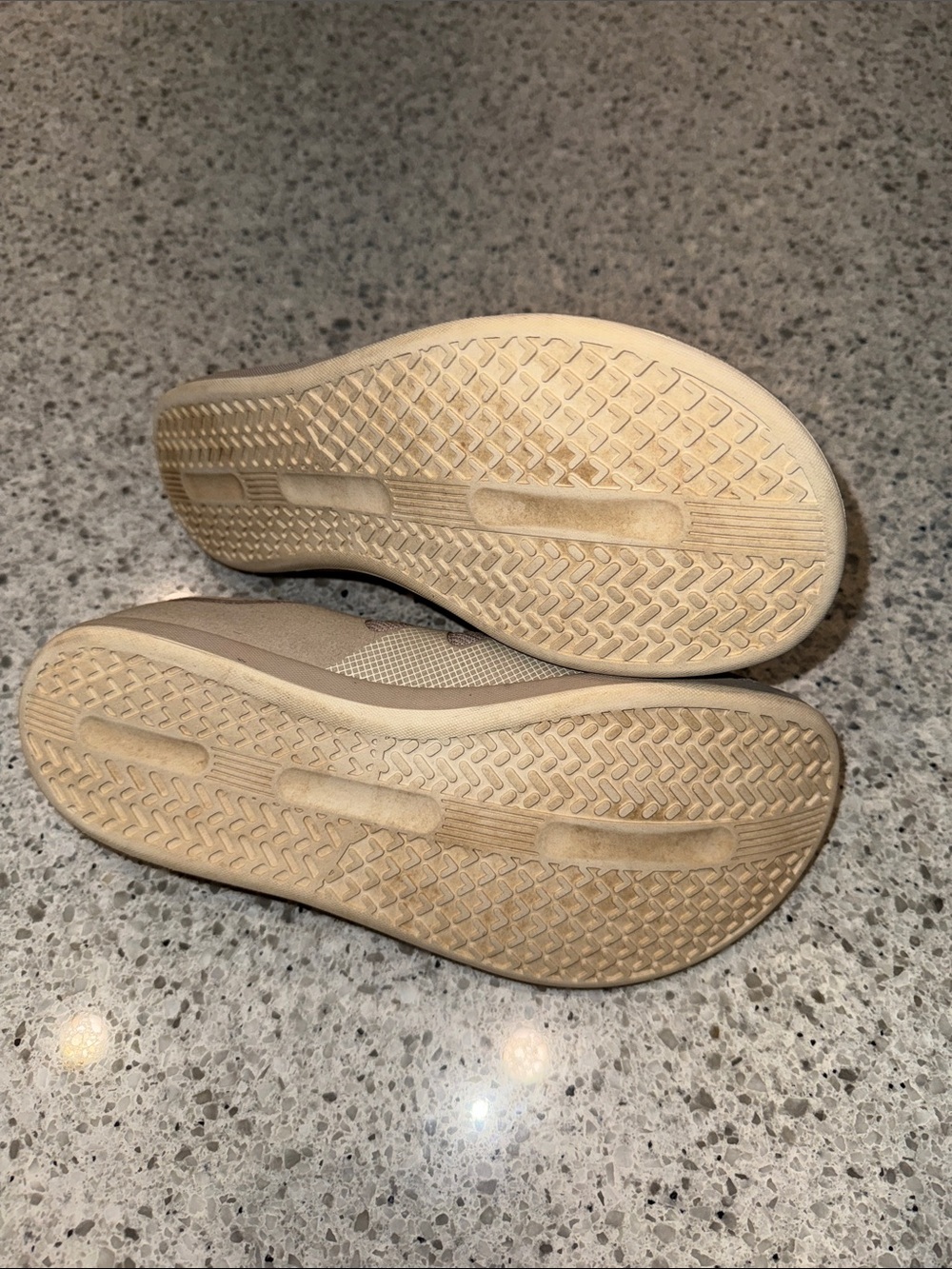 Within shoes - Picture 6 of 6